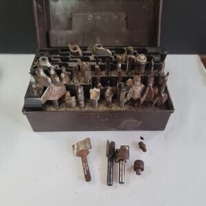 Router bits Lot of various sizes and shapes